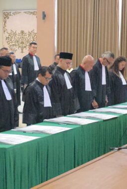 Sumpah Advokat GRATIS, Levina Etana Wijaya, S.H. Melalui FERADI WPI Di Pengadilan Tinggi Surabaya,& Bonus TOGA Advokat GRATIS