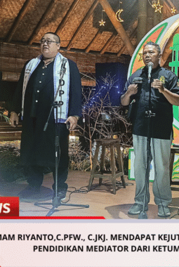 Imam Riyanto,C.PFW., C.JKJ. Mendapat Kejutan Hadiah Beasiswa Pendidikan Mediator Dari Ketum FERADI WPI